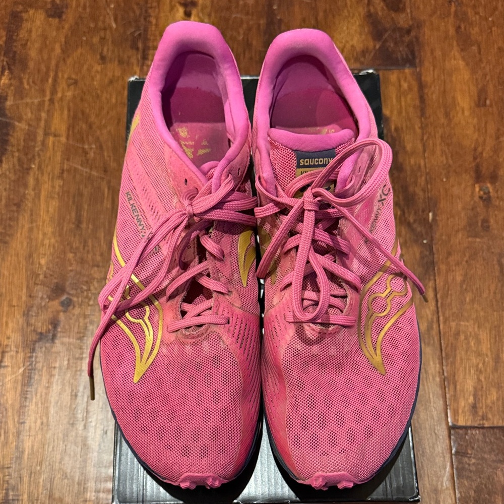 Saucony Men's Pink and Gold Athletic XC Shoes Spikes size 9